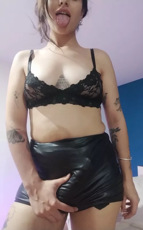 At first glance it looks like 20 inches