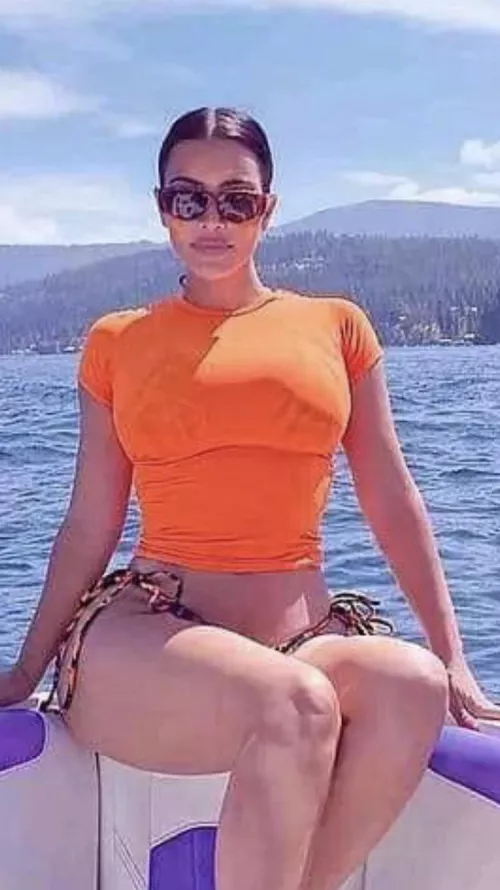 Big tits and big ass 😋🤤