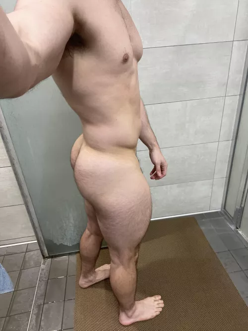 Come join me in the shower bro