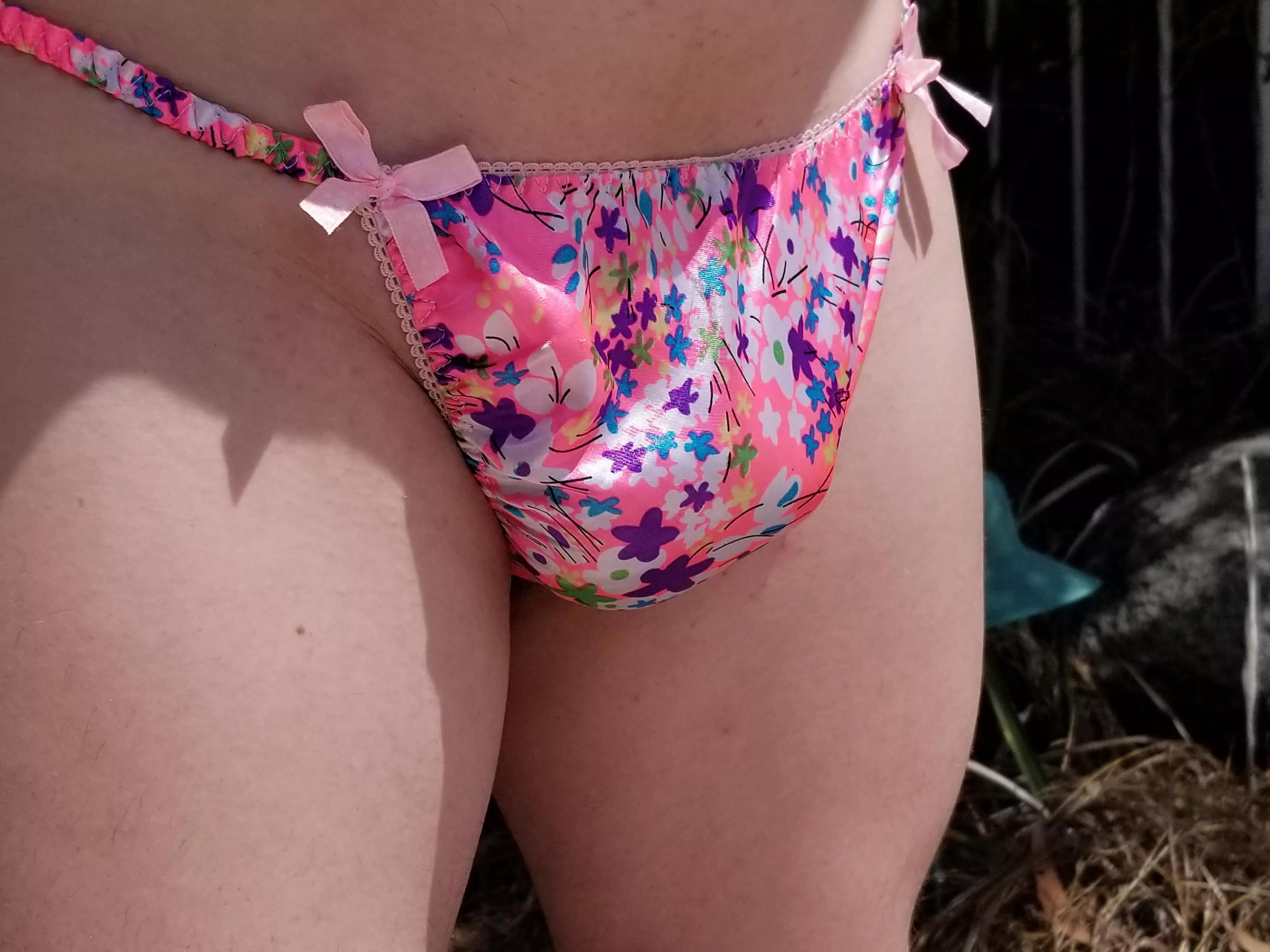 First post here. I love satin.