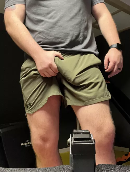 Free balling is essential for gym cruising.