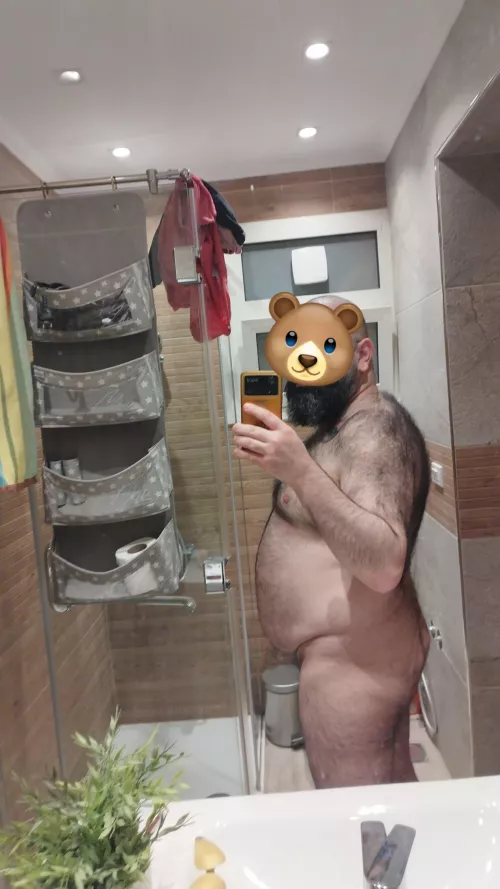 Hairy bear on vacation! 🐻 🧔🏻‍♂️ 