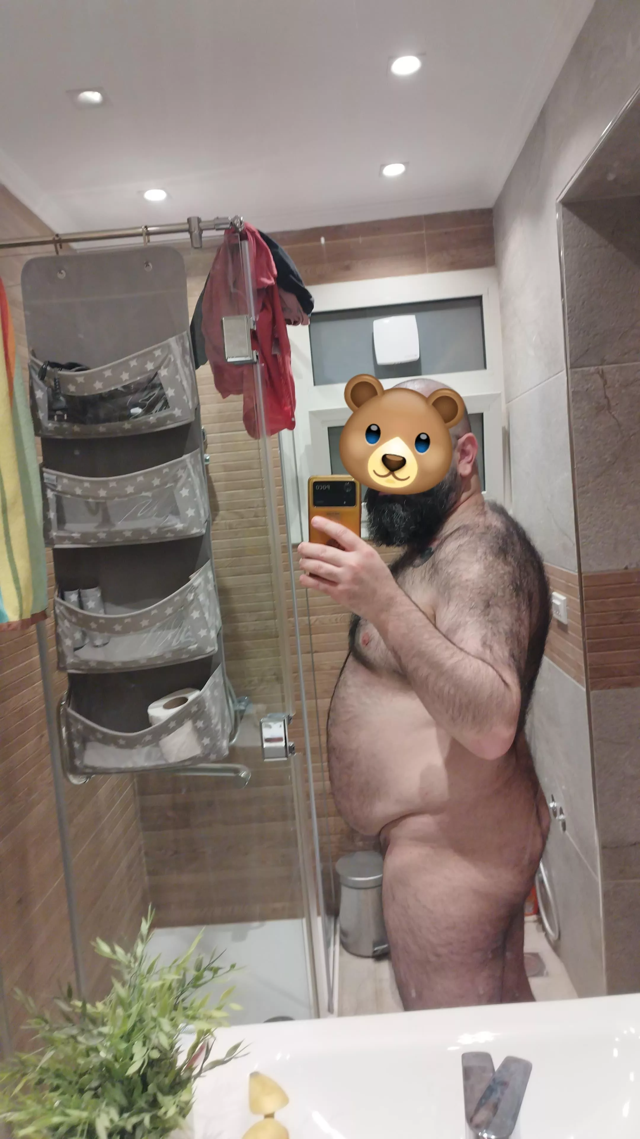 Hairy bear on vacation! 🐻 🧔🏻‍♂️ 