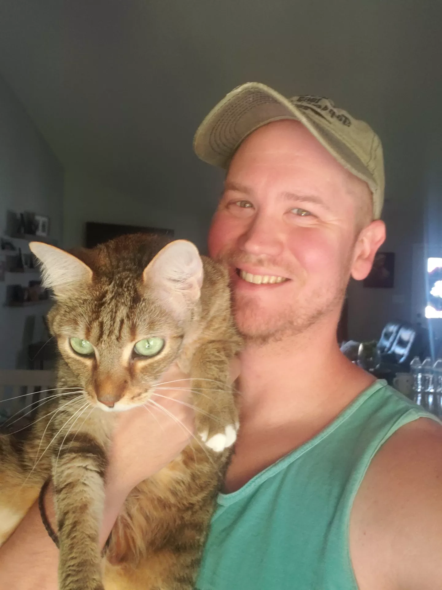 Happy Friday ya'll! Think her eyes compliment my shirt 😋