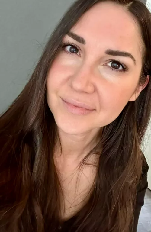 Heard that you prefer Brunette Mommys?