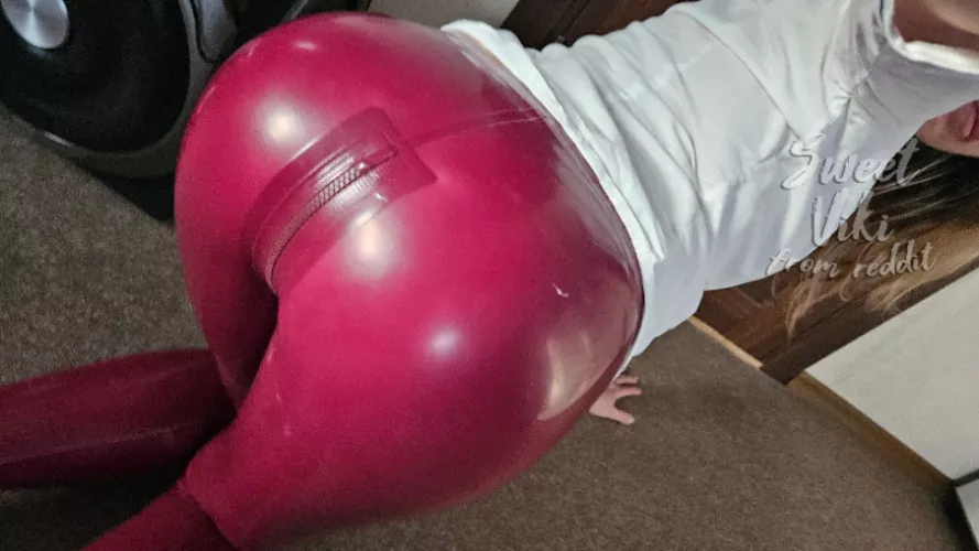 Hope u like my shiny ass [f]