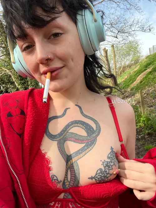 I can’t smoke without getting my tits out 