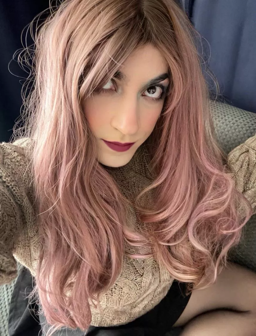 I hate/love looking better as a girl :l