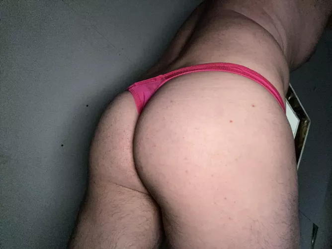 I like to wear thongs