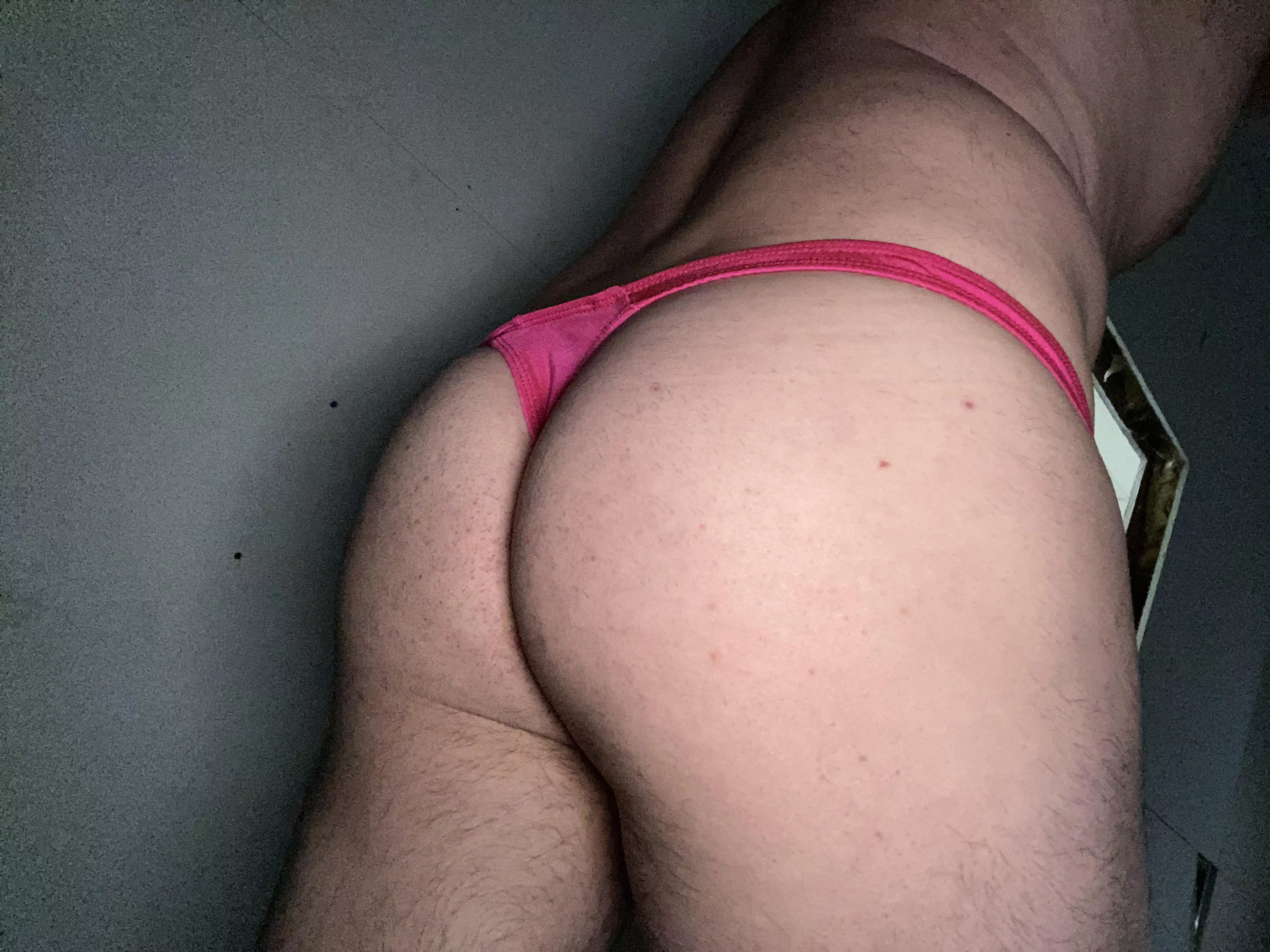 I like to wear thongs