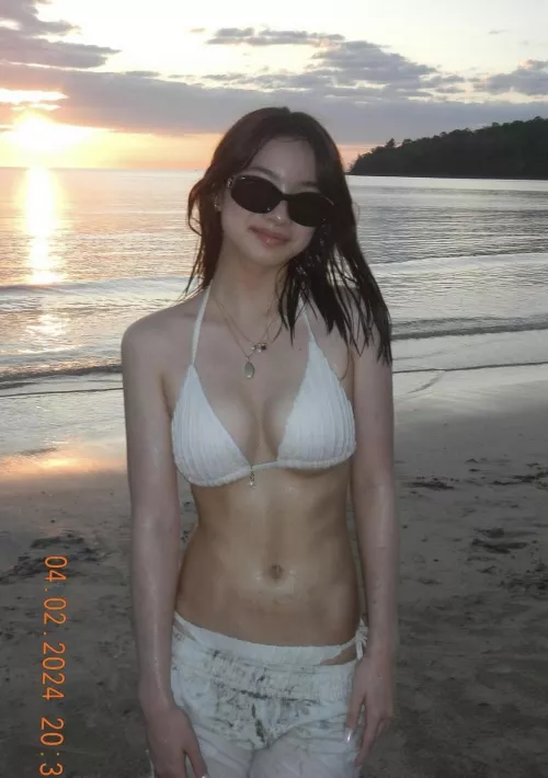 idk who she is but shes hot