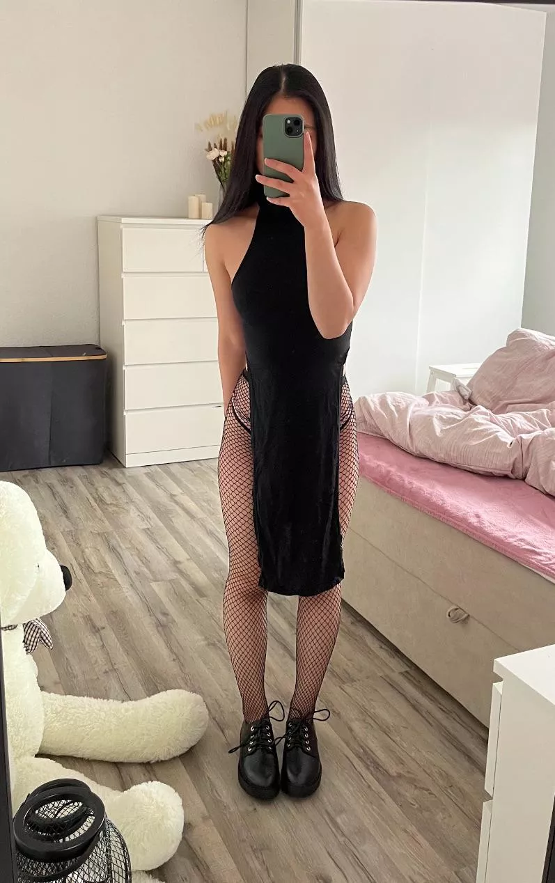 If I open your the door like that, what would u do?👉🏻👈🏻