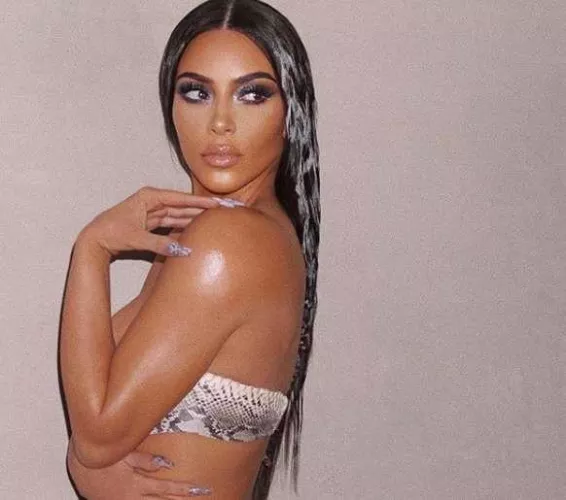 Kim looks so cute here😩🩷