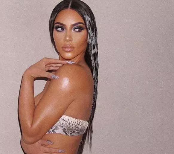 Kim looks so cute here😩🩷