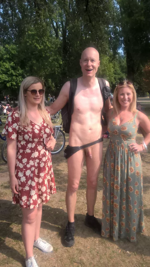 My first time at the World Naked Bike Ride of Amsterdam, this Australian ladies loved it! I hope internet also 😎