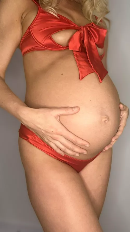 Who wants to untie me? 🎀❤️