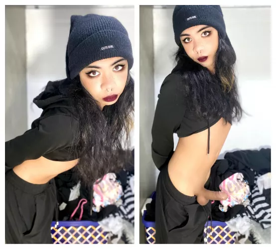 You have a date with a girl and she suddenly gets a boner