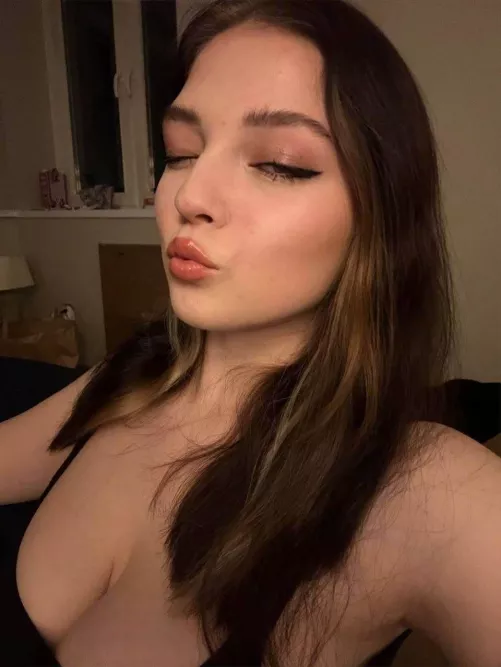 Classy girl loves kiss