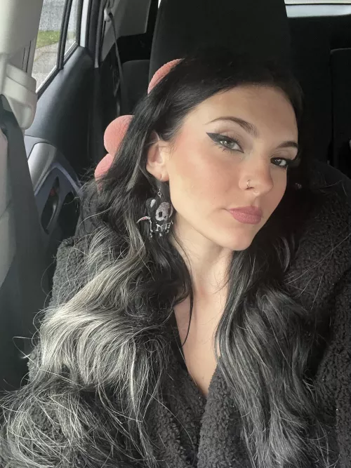 classy girls are independent girls, do you think im right