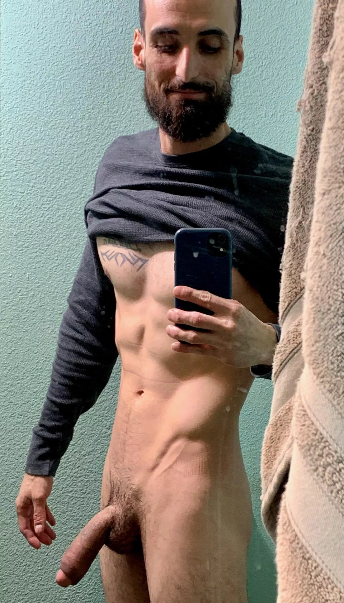 hi, whos online and wants so[m]e phat love.