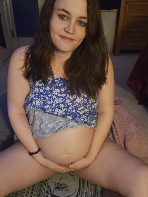 Let's go on a date and show off this bump. I'll wear my summer dress with no panties 💋 