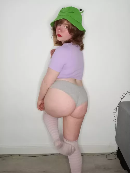 My ass is so cute you didn't even notice my bucket hat was a frog