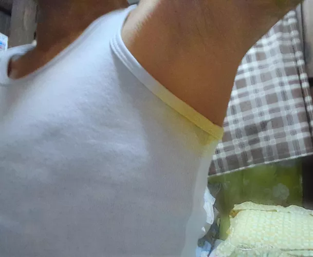 Need someone to sniff and lick my smelly armpits 