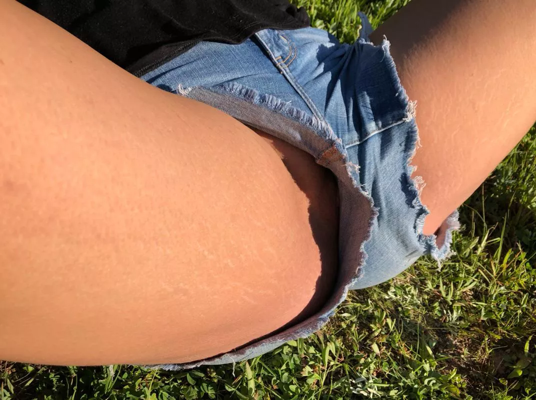 Wife mountain trailside.