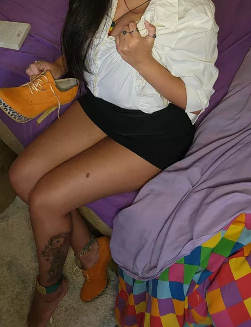 Boss, do you want panties under your skirt? 