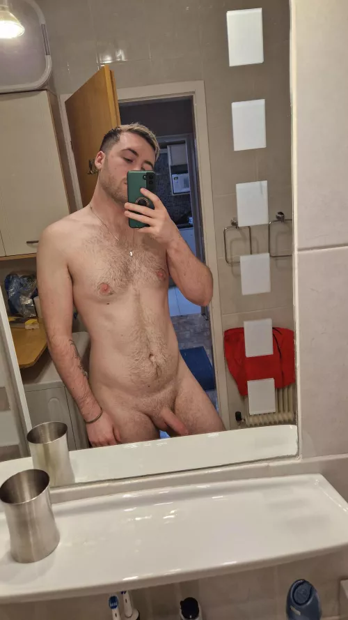 Cheeky mirror selfie 