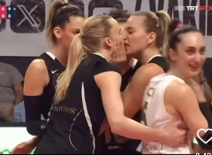 Close Celebration between Cansu and Ali Frantti, Vakıfbank Turkey 