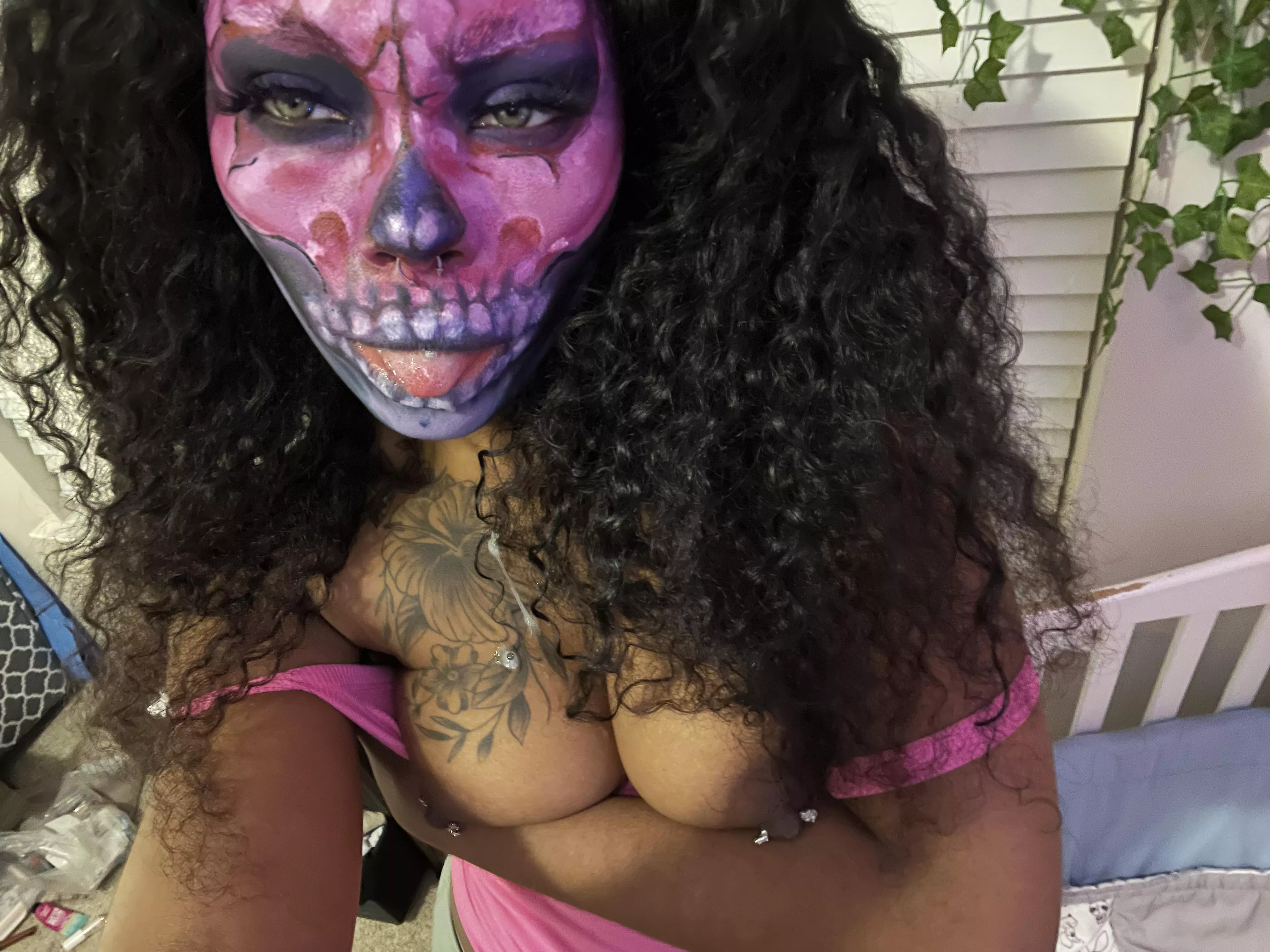 I need my face paint mess up ;)