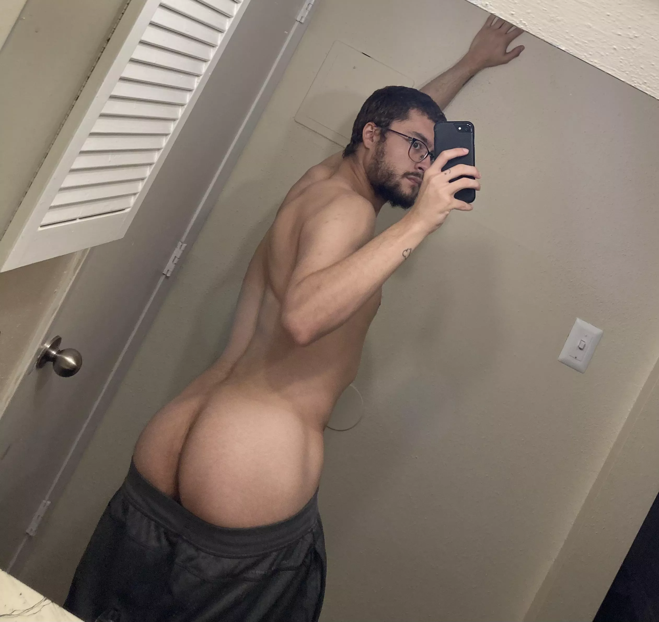 i’m a thick ass white boy 🤭