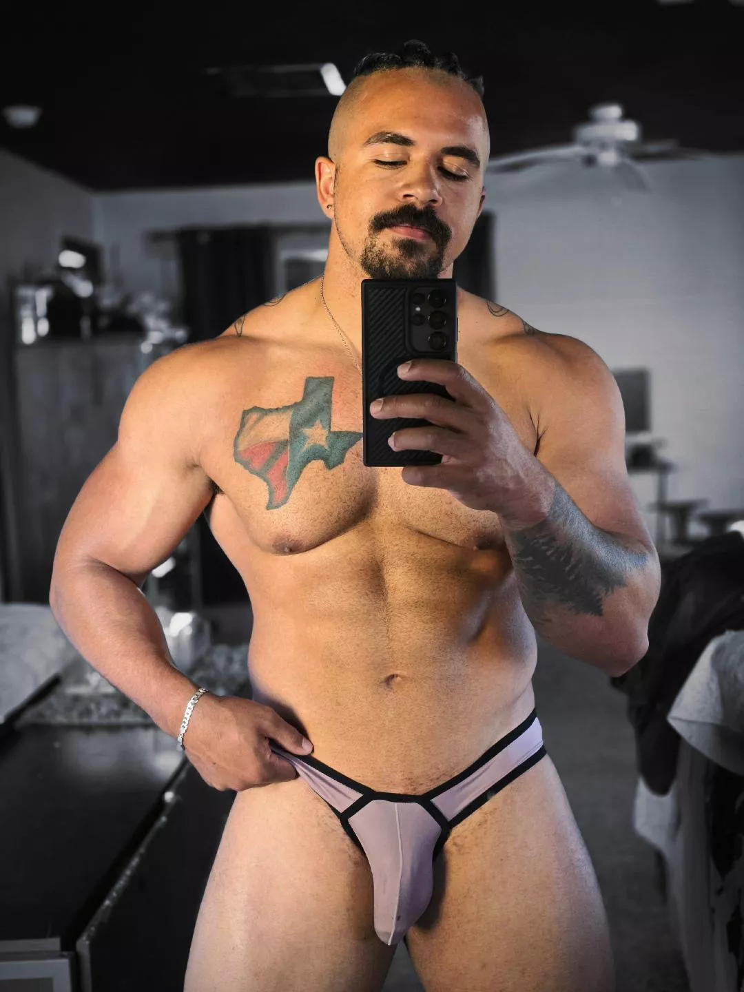 Stretching the pouch😅