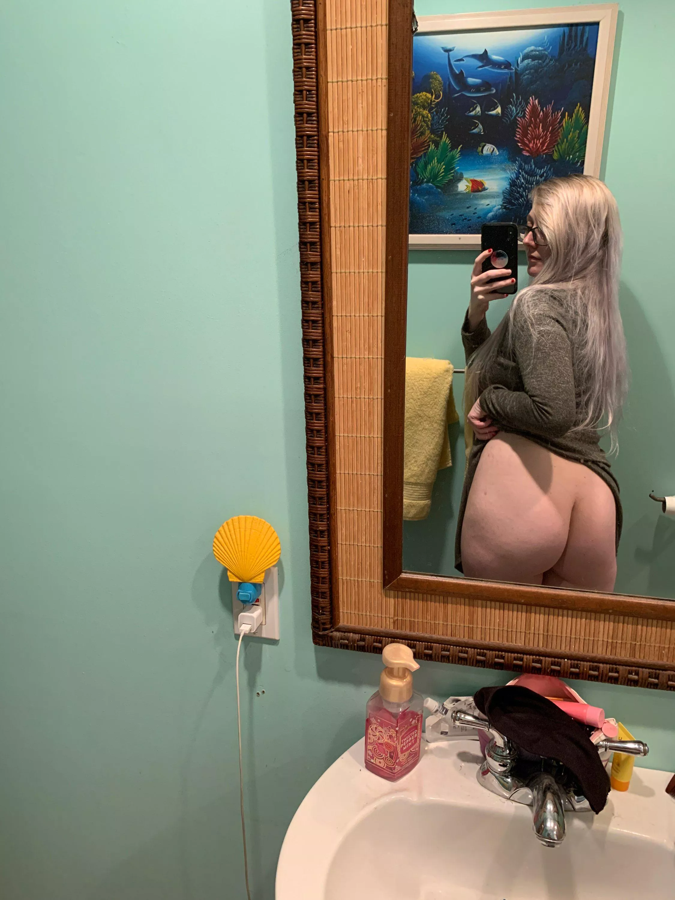 Who would fuck my 30y/o milf wife?