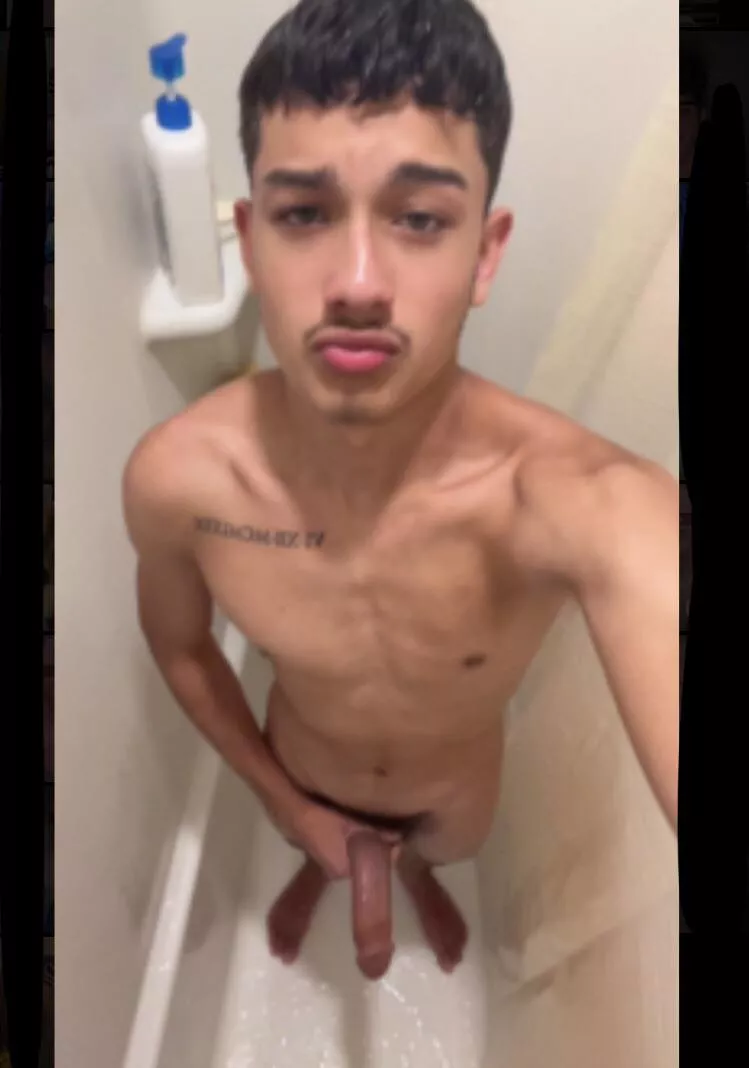 Anyone into a 5’4 Mexican with a big cock 