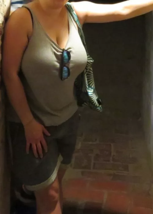 Cleavage that things can get lost in