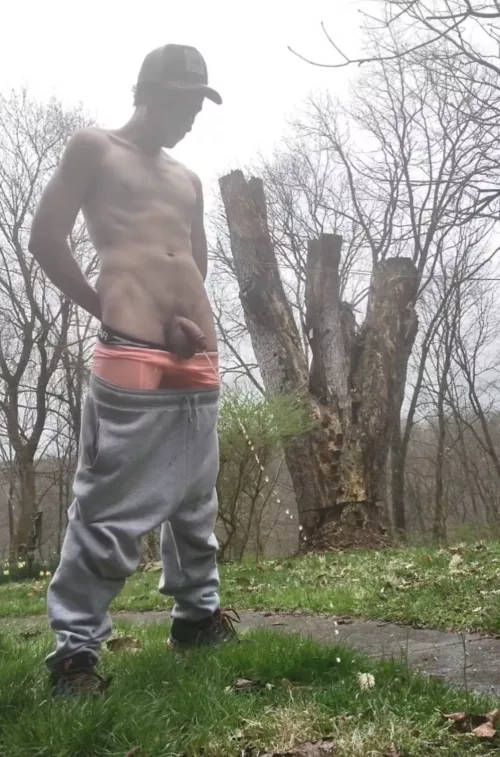 Hands free piss outside 