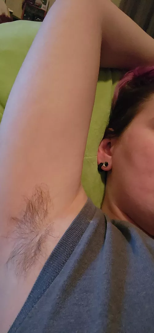 How badly do you want to sniff this trans dudes pits.