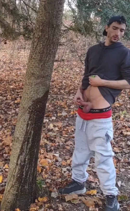 It's hot as fuck seeing guys get hard and horny just from seeing me take a piss. Lowkey love showing it to you guys.