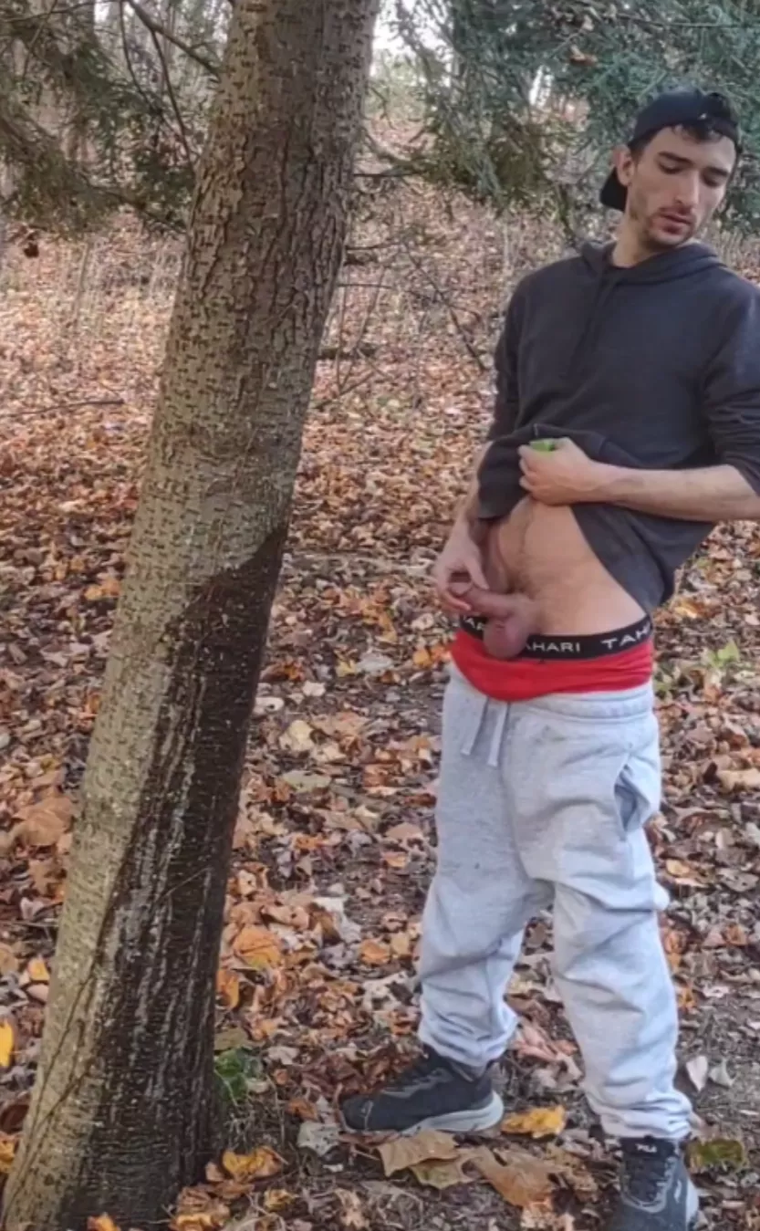 It's hot as fuck seeing guys get hard and horny just from seeing me take a piss. Lowkey love showing it to you guys.