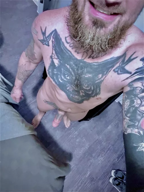 It's Tuesday. Counting down the days for a balls out party weekend!🙌🏻