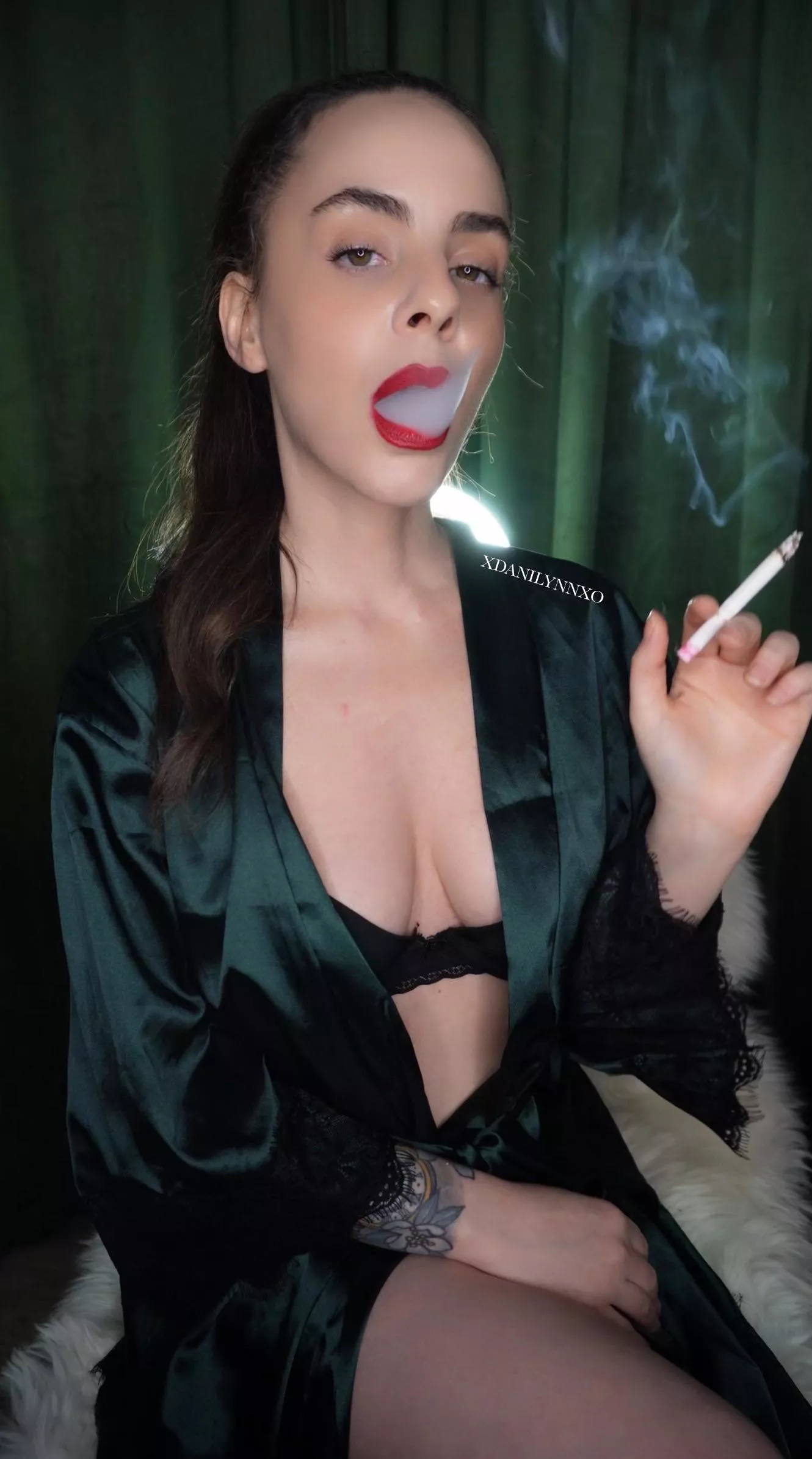 Let me smoke for you like a good girlfriend should 😘