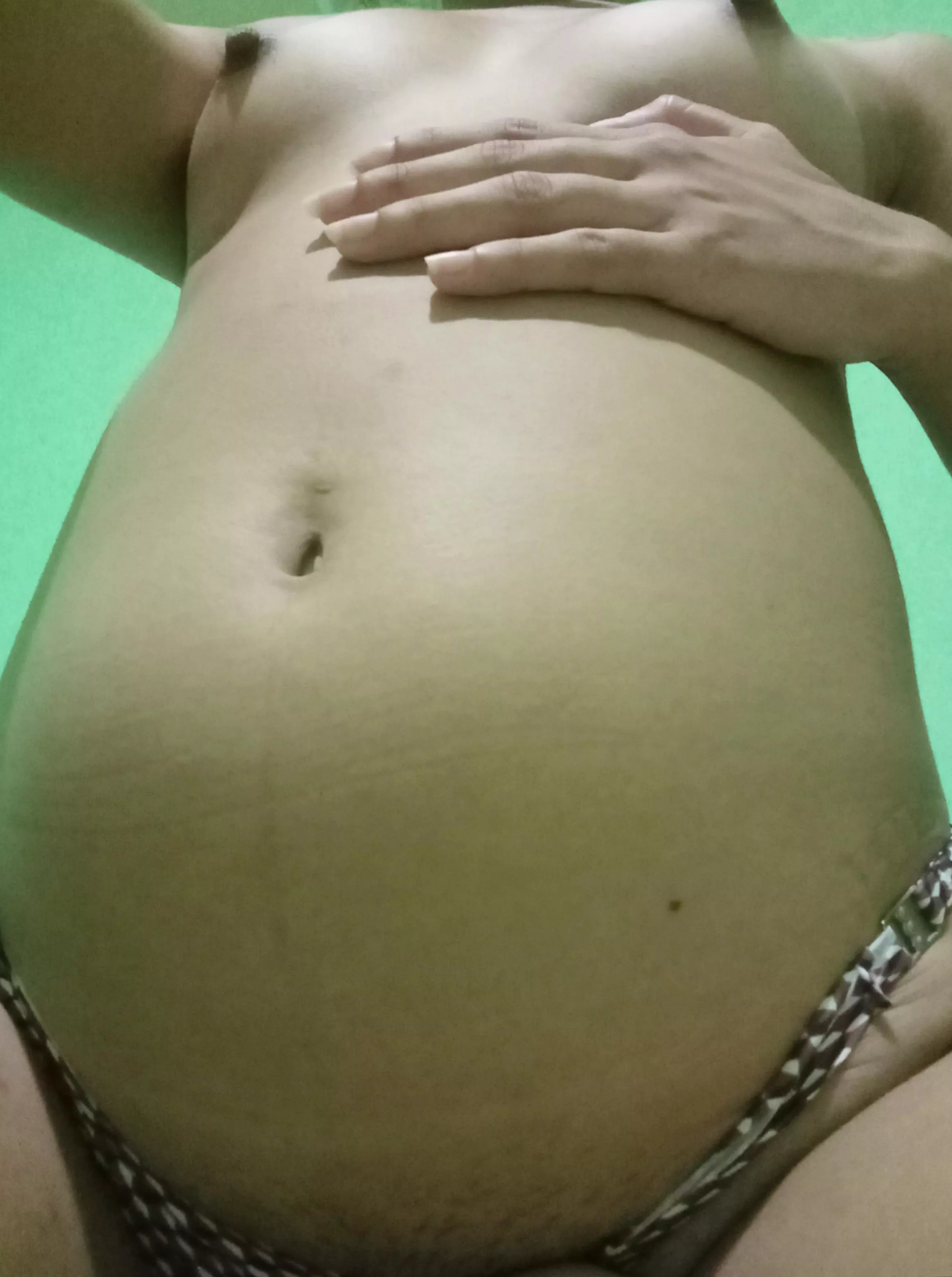 Pregnant for the first time with a hot and juicy pussy, would you be a good daddy? 