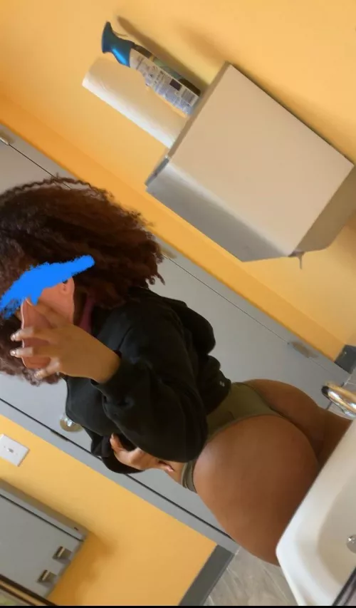 Would you fuck me at work ? ☺️