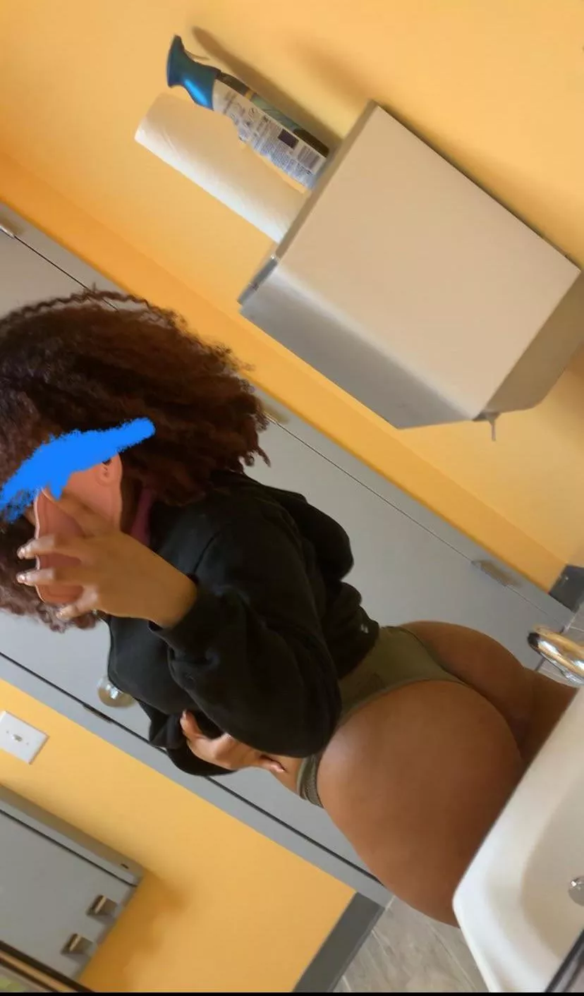 Would you fuck me at work ? ☺️