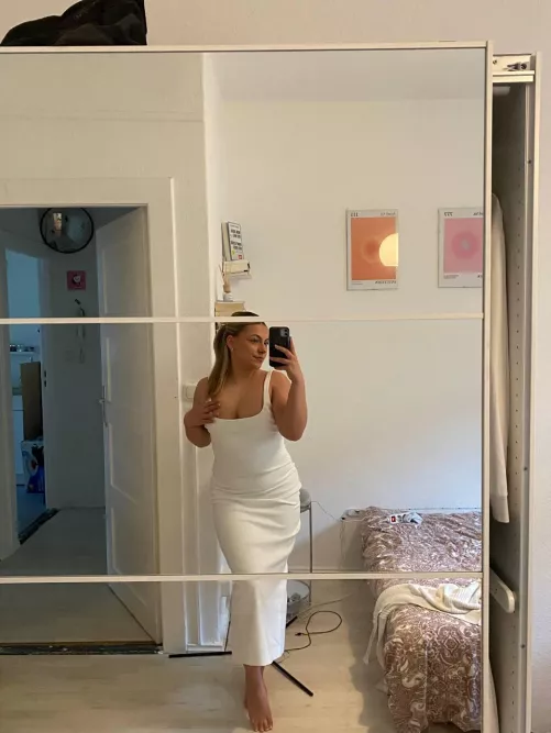 would you take me on a date if you knew that I never wear a thong under a dress?