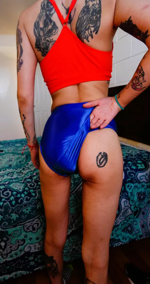 half wedgie in satin 💙 💙