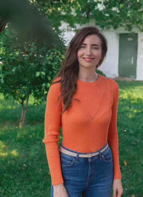 Orange top tight enough to show her bra