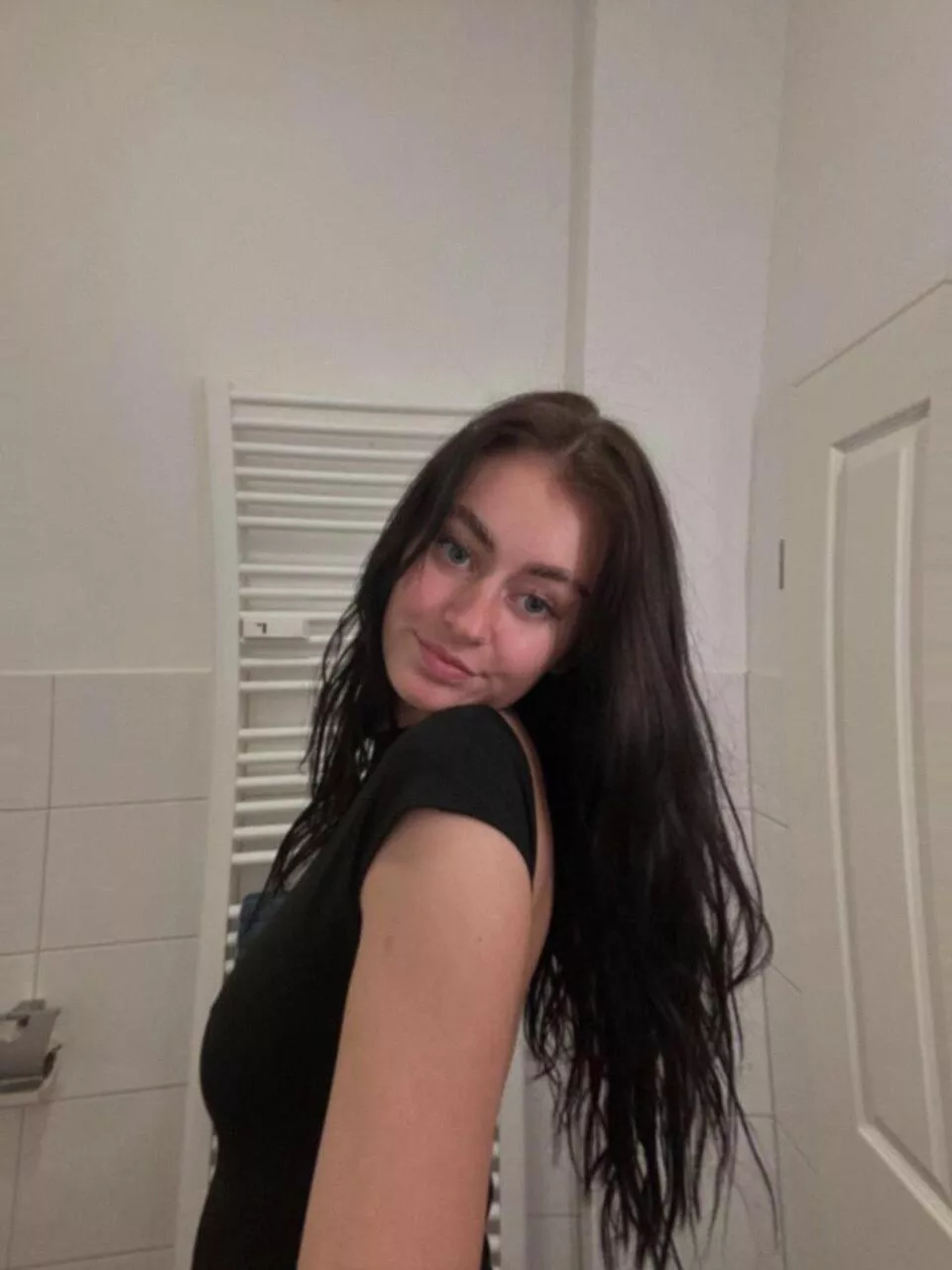 do men like receiving random selfies of the girl he's texting